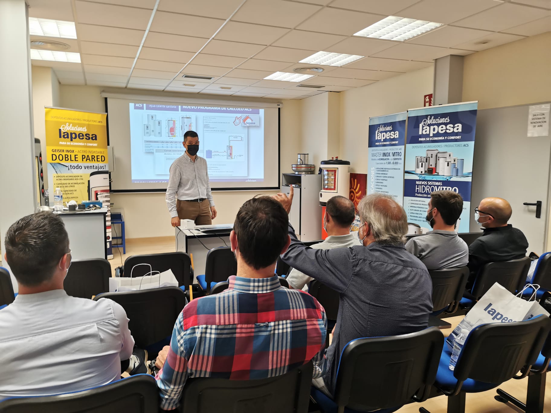 Visita de SALVADOR ESCODA S.A.